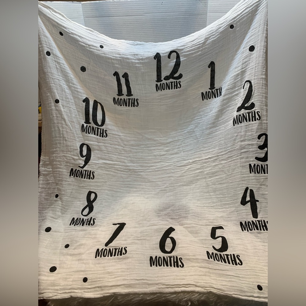 Pearhead Monthly Milestone Photo Blanket and Newborn Photo Props Keepsake